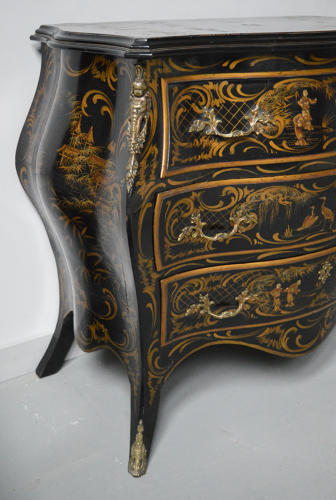 Venetian chinoiserie lacquer black Japanned commode chest of drawers