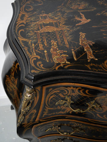 Venetian chinoiserie lacquer black Japanned commode chest of drawers
