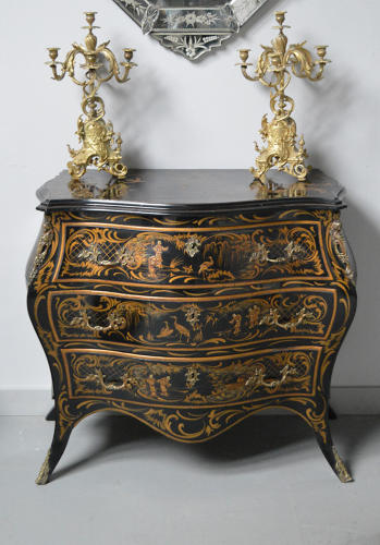 Venetian chinoiserie lacquer black Japanned commode chest of drawers