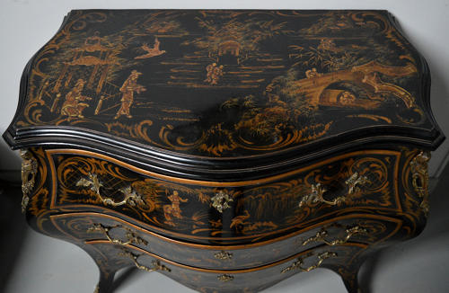 Venetian chinoiserie lacquer black Japanned commode chest of drawers