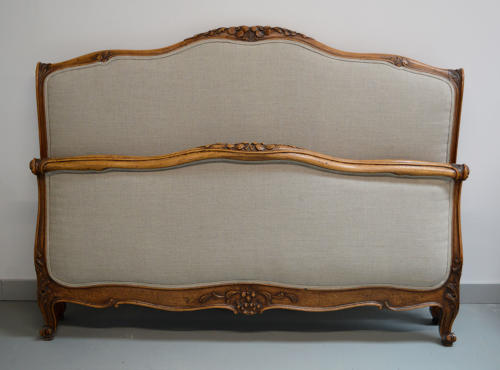 King Size Louis XV style upholstered lit bateau