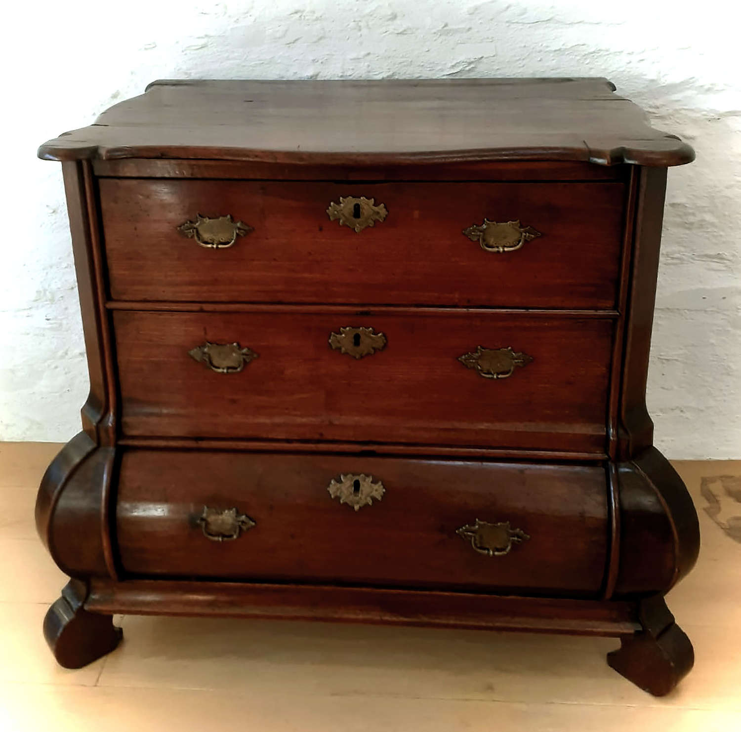 Late 18th/Early 19th Century Dutch commode
