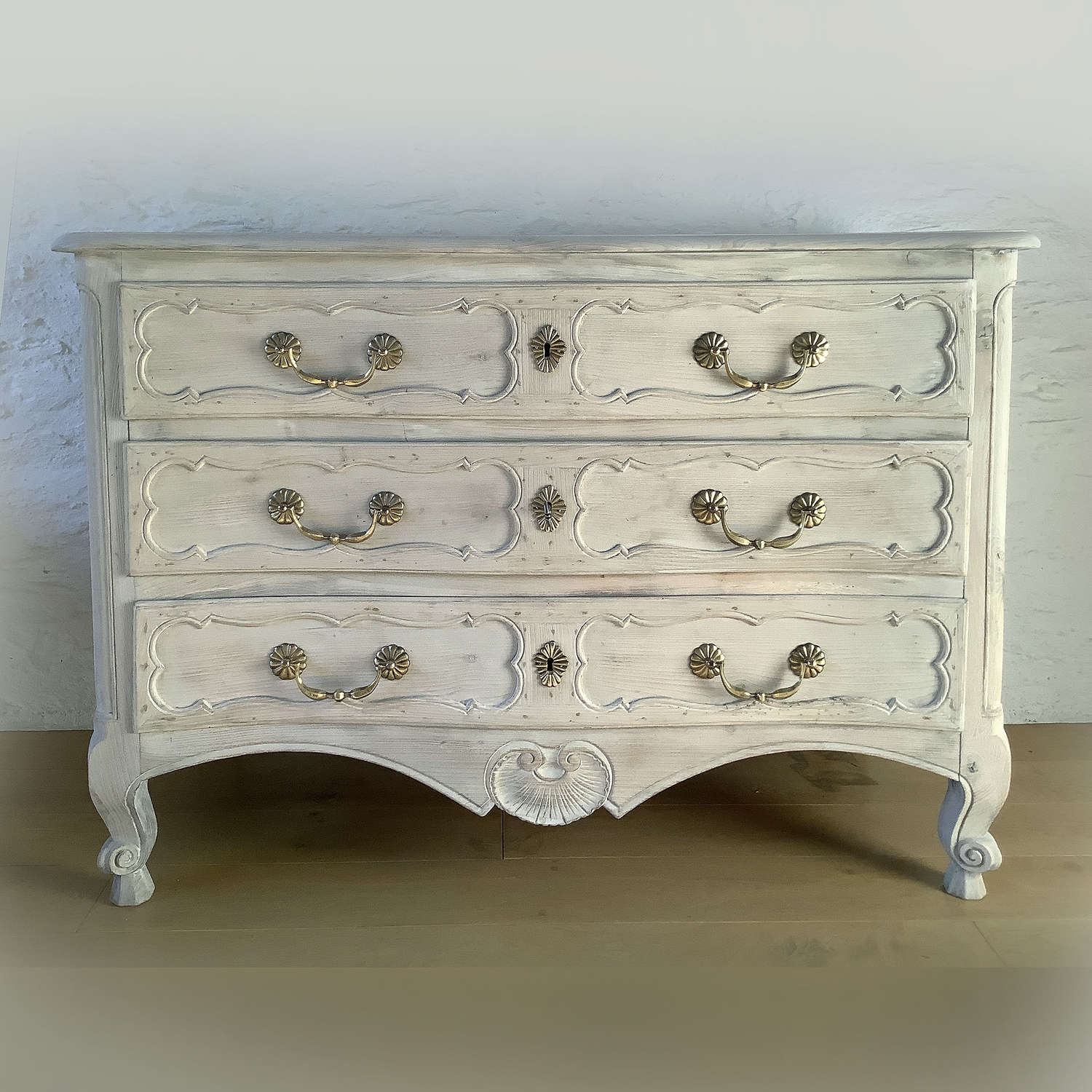 19th century Louis XV style serpentine fronted commode